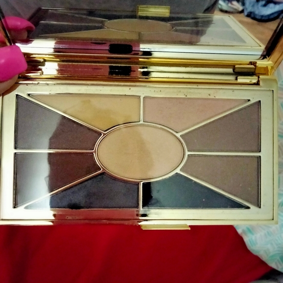 Makeup - Picture 4 of 5